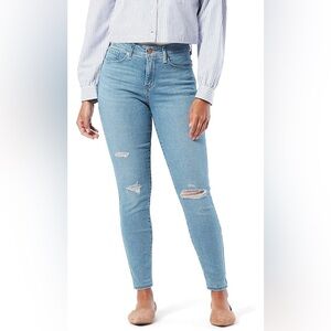 Levi’s Totally Shaping Skinny Mid-Rise Jeans
